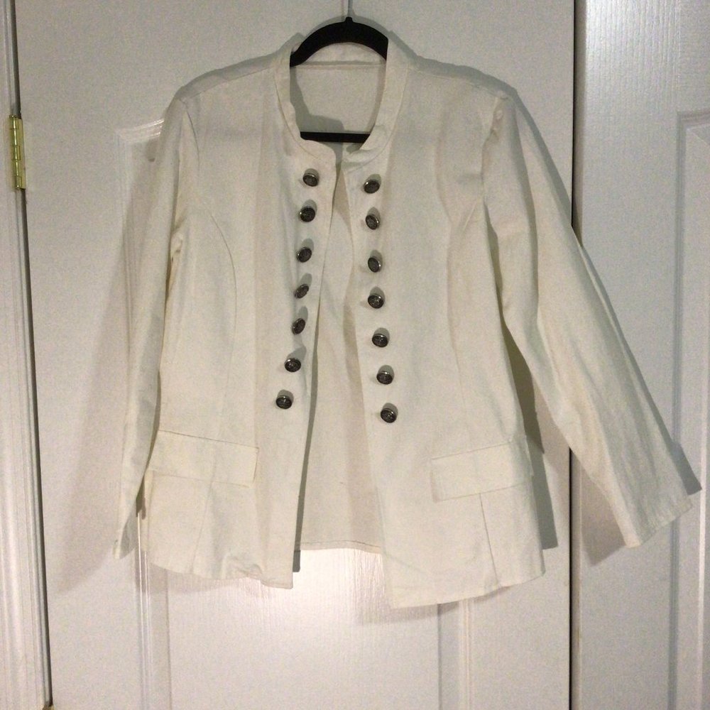 White Military Style Buttoned Blazer